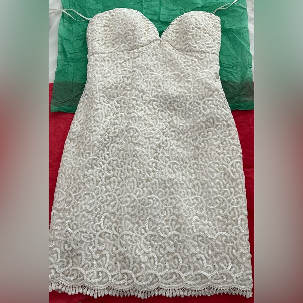 Vickytiel Lace strapless elegant dress color white Size 2